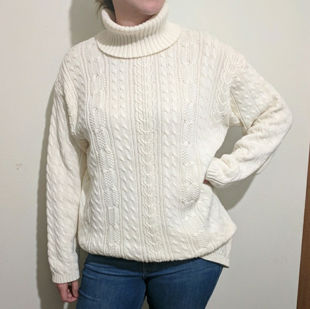 5/$25 Wainscott Off White Heavy Cable Knit Sweater